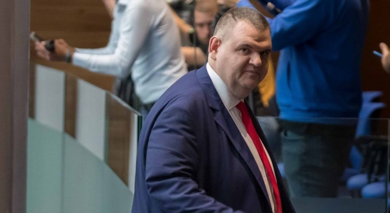 Френският вестник Льо Монд публикува обширен материал посветен на Делян