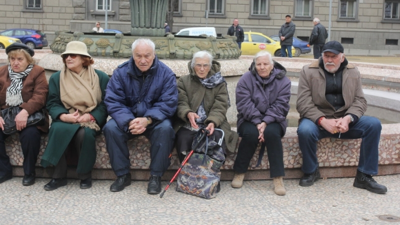 Средната продължителност на живот на населението на България се увеличава