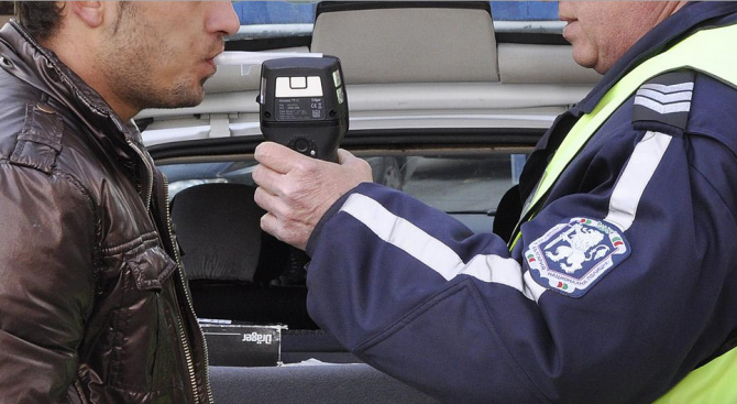 Полицията залови надрусан шофьор във Враца съобщиха от областната дирекция