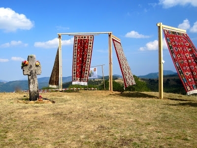 Ще подарят на папа Франциск пано изработено от чипровски килимарки