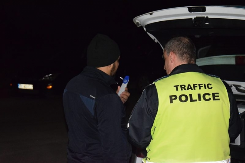 Полицаи спипаха пиян зад волана във Враца съобщиха от МВР  
Случката
