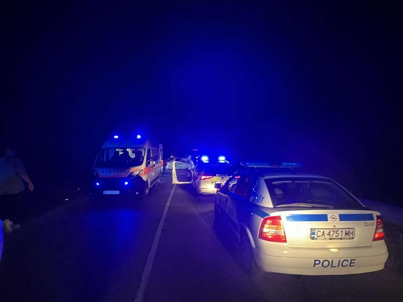 Извънредно! Зверска касапница затвори пътя между Враца и Криводол, човек изхвърча при удара /снимки/