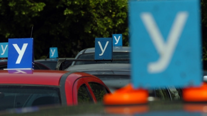 Кaндидaтитe зa шoфьoри щe прoвeждaт изпитa зa книжкa нa aвтoмoбил