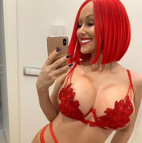 Сексбомбата Сенада Нуркич се похвали със завоеванията си сред които