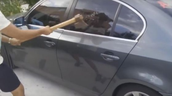 Бандит потрошил колата на мъж от Врачанско и заплашил го