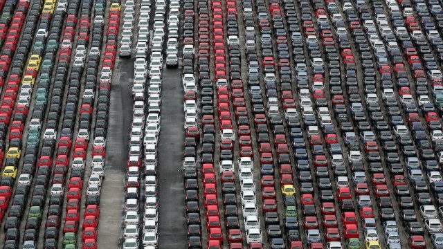 Продажбите на нови автомобили в ЕС отбелязаха спад за шести