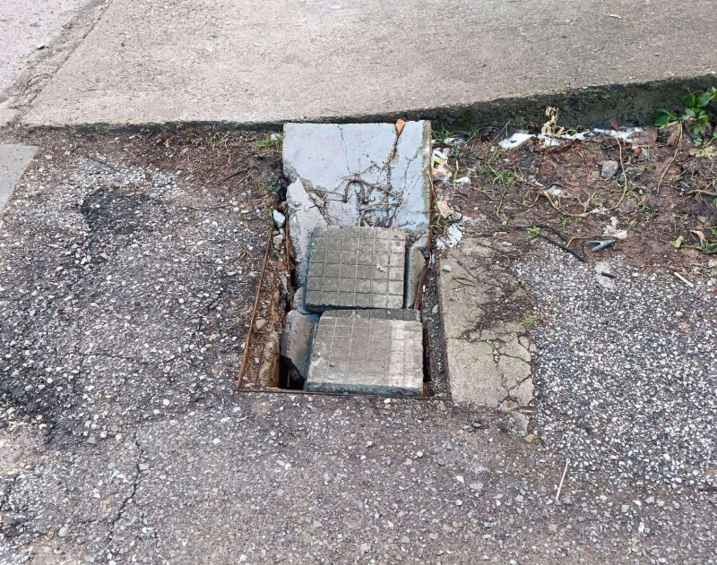 Опасна шахта дебне пешеходци в центъра на Враца научи агенция