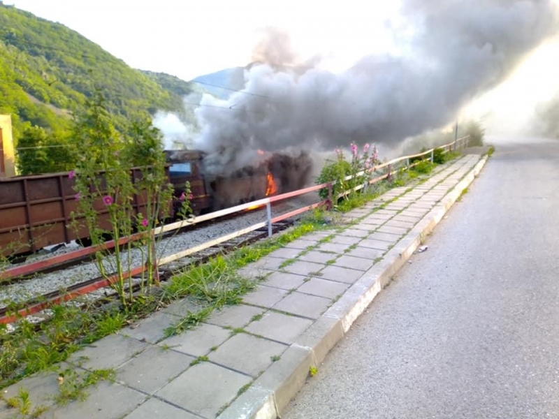 Локомотив на пътнически влак се запали тази вечер в Елисейна