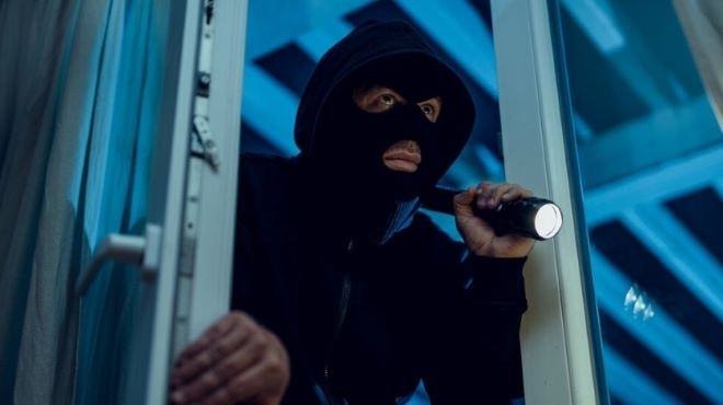 Крадец влезе в къща в монтанско село задигна портмоне с