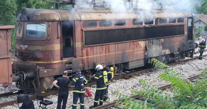 Пламнал локомотив вдигна накрак огнеборци от Мездра научи агенция BulNews Случката