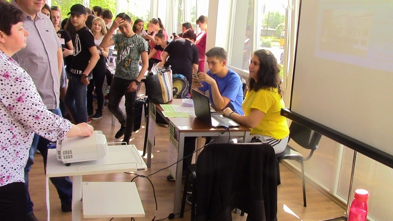 Пет професионални гимназии две профилирани и две средни общообразователни училища