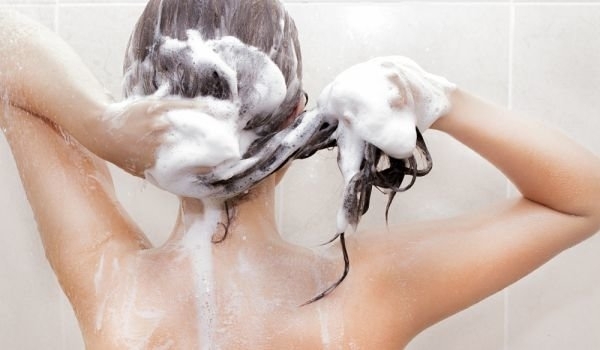 Измиването на косата може да е нещо което бихте направили