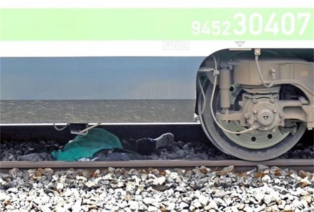 Жена е загинала на място след като влак минал през