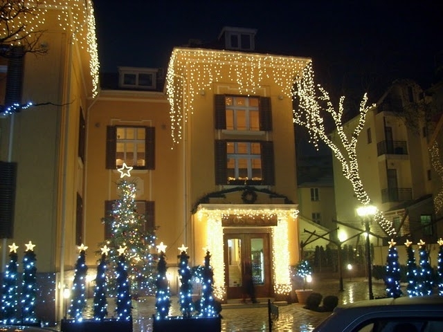 Община Монтана обявява конкурс за най красива коледна украса в два