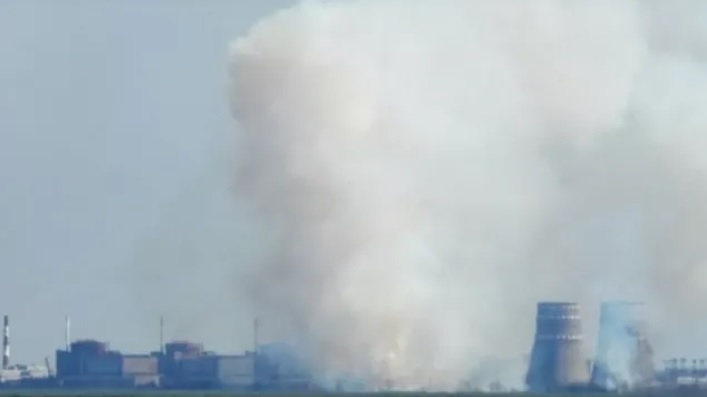 Дим е бил забелязан да се издига от административната сграда