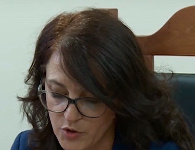 Банда от 10 души изнудвала и била длъжници на фирма