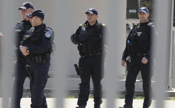 В косовския град Печ снощи бяха застреляни двама души единият