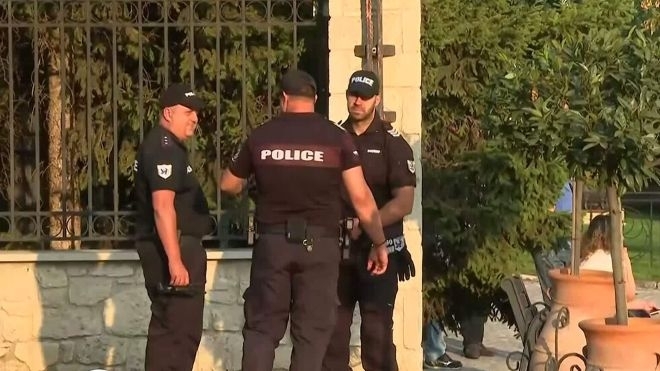 Тайни коридори и тунел са открити при акцията на службите заради заглушителя в „Драгалевци”