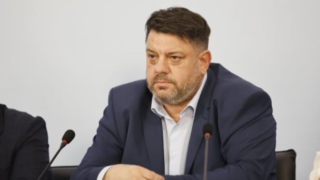 Атанас Зафиров издаде кандидат-президента на БСП