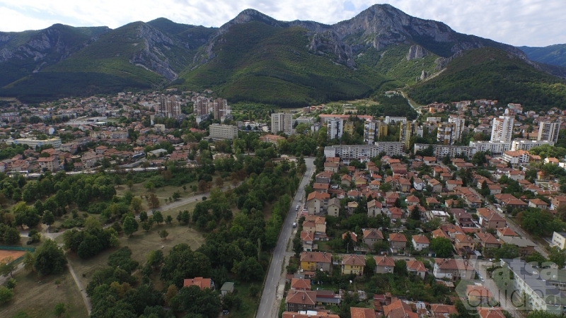 Частен съдебен изпълнител пусна на търг къща с парцел в