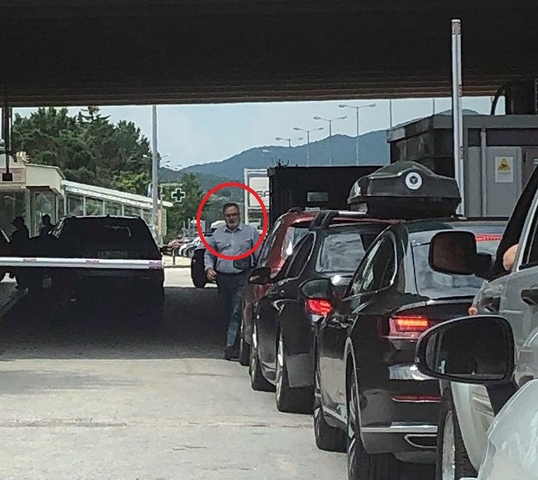 Главният държавен здравен инспектор доц Кунчев бе засечен тази сутрин