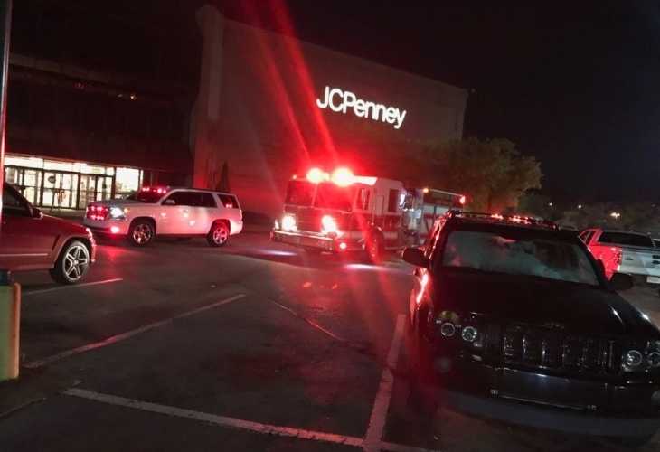 Няколко души са ранени след като мъж откри стрелба в