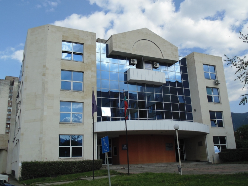 Предприятията и самоосигуряващите се които са изплатили доходи на физически