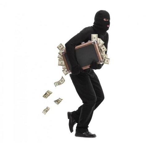 Сериозна сума пари е била открадната от дома на жител