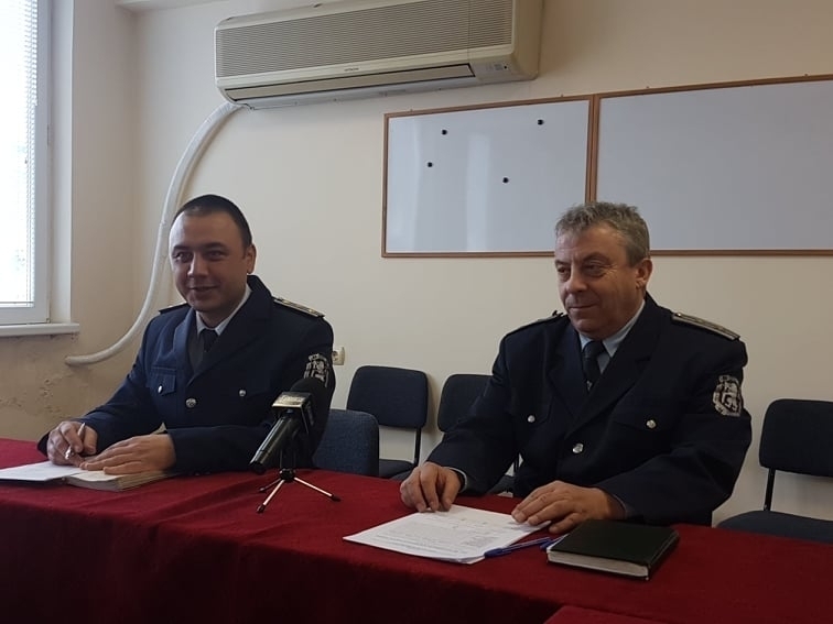 През изминалия месец са извършени кражби на два автомобила на