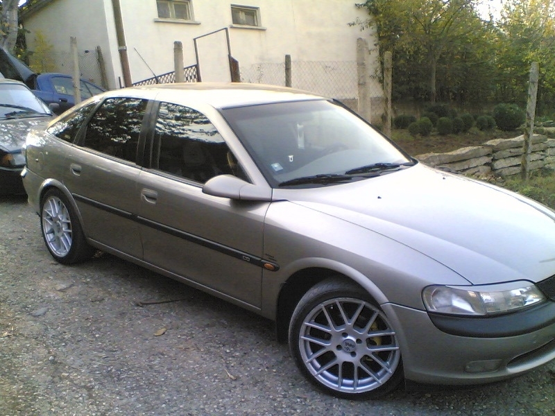 Заловен е младеж управлявал кола из Врачанско с чужди номера