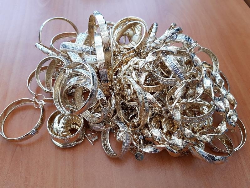 Близо 1 3 кг бижута от 22 каратово злато са открити