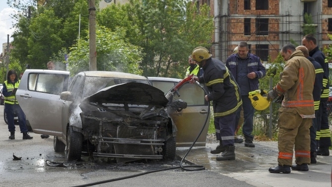Кола пламна заради късо съединение в Белоградчик съобщиха от МВР