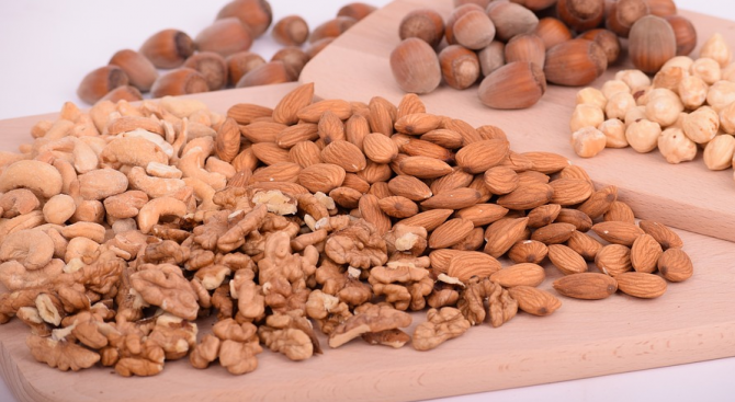 Шепа ядки орехи кашу или шамфъстък дневно намалява опасността