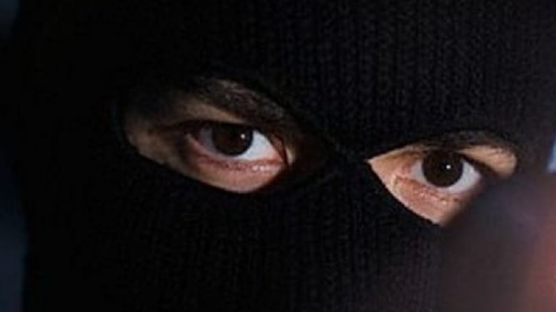 Крадец отмъкна оборота на магазин за дрехи в София В касата