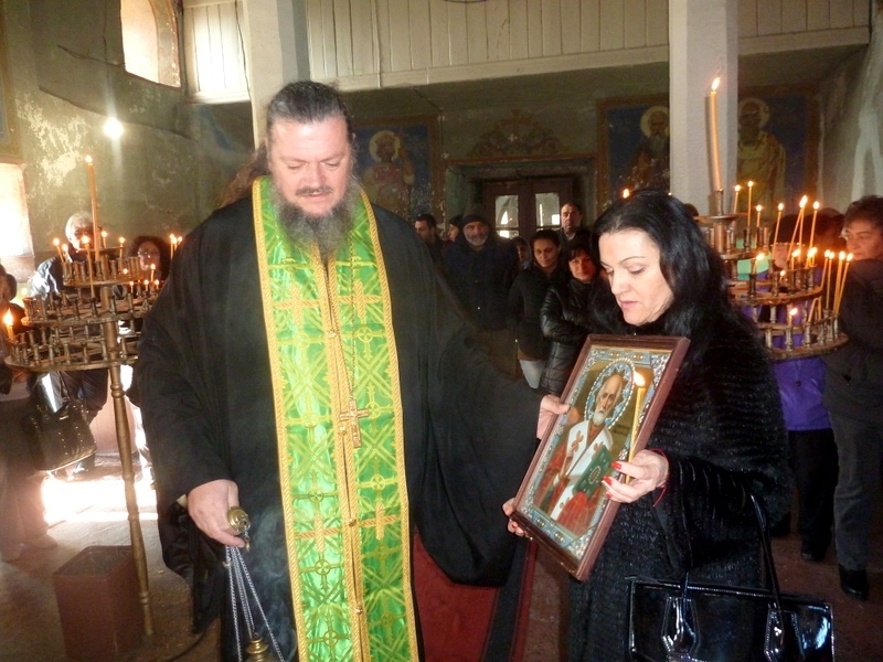 Раздадоха риба и боб чорба на Никулден в Борован