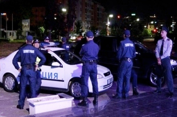 Полицаи са заловили 16 годишно дете с наркотици във Враца съобщиха