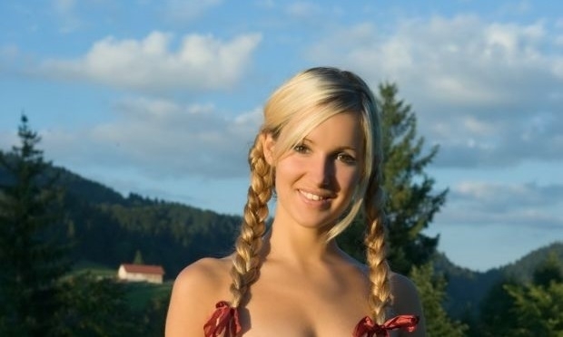 Започваме декември с Корина и нейните изящни форми на аграрен