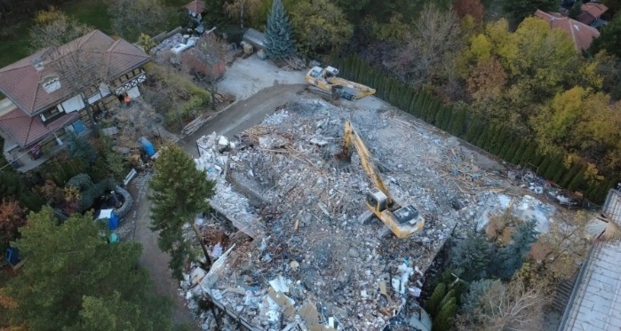 Събориха сарая на Ахмед Доган в „Бояна“