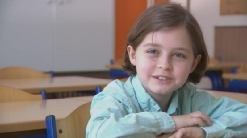 8 годишно дете завърши успешно средно училище и през есента ще