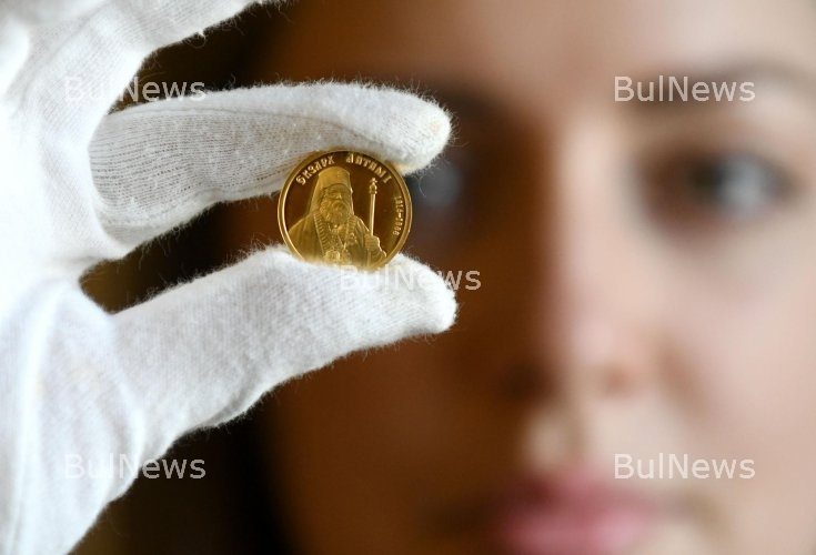 БНБ пуска в обращение златна монета (снимки)