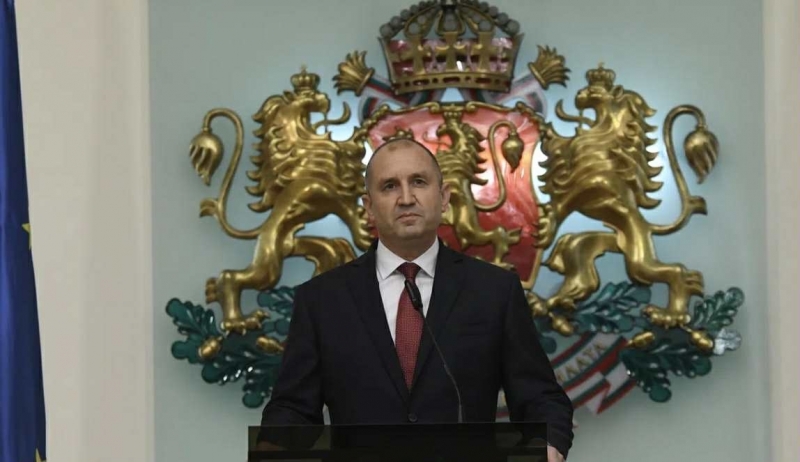 В извънредно обръщение към българския народ президентът Румен Радев обяви