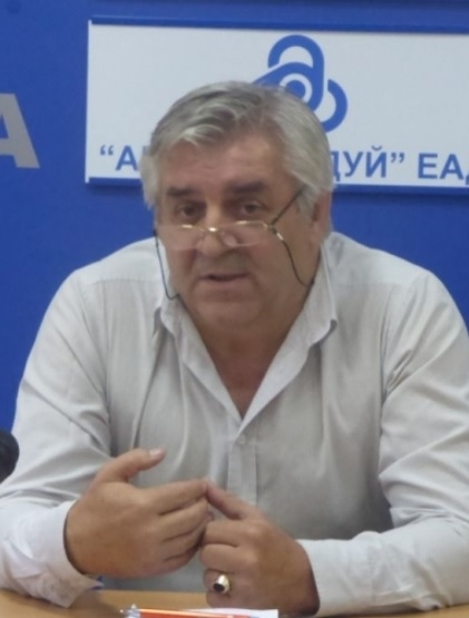 Дългогодишният кмет на община Мездра Иван Аспарухов отново влиза в