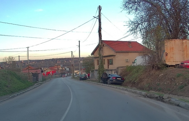 Шофьор размаза Ауди то си в стълб в Лом научи агенция