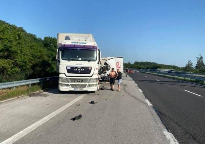 Катастрофа между два ТИР а е станала на автомагистрала Тракия тази сутрин
