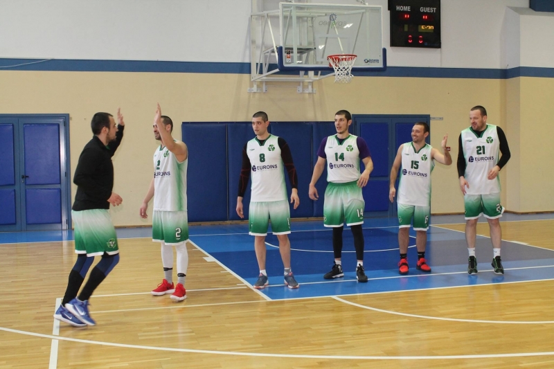 Ботев 2012 се наложи над Олд Таймърс със 77 80 в