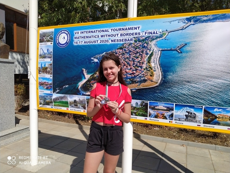 Два сребърни медала от международни математически състезания получи петокласничката от