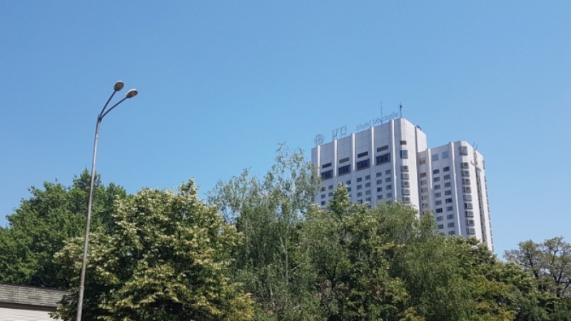 Бившият Японски хотел сега хотел Маринела беше основното средище на