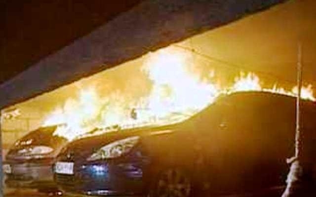 Кола се е взривила в подземен паркинг на жилищен блок