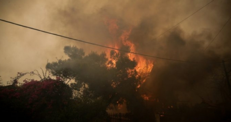 В двата големи пожара бушуващи в околностите на Атина са