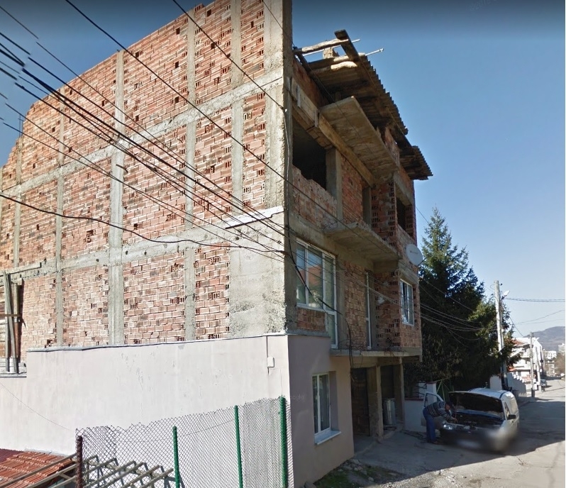 Държавен съдебен изпълнител обяви на търг огромен етаж от къща